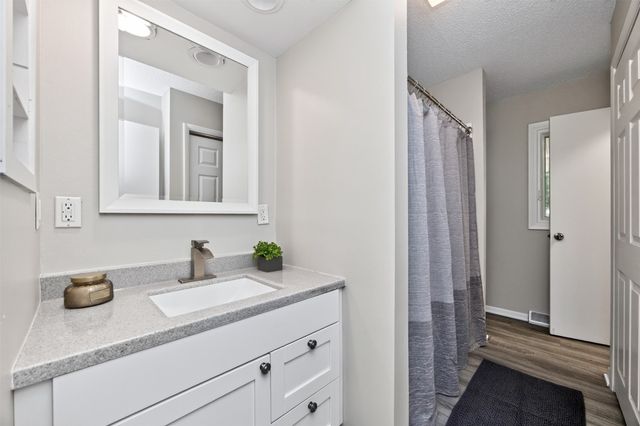 832 12th Street, West Des Moines, IA 50265