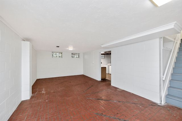 832 12th Street, West Des Moines, IA 50265