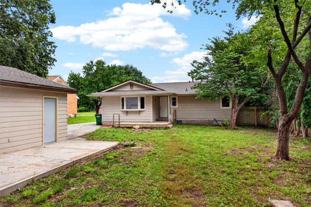 832 12th Street, West Des Moines, IA 50265