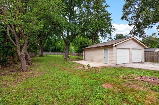 832 12th Street, West Des Moines, IA 50265