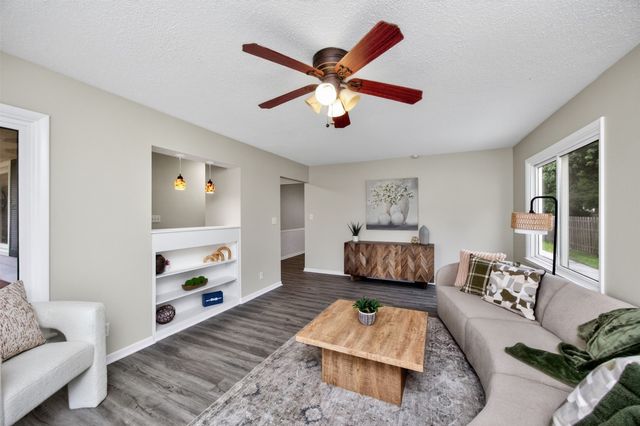 832 12th Street, West Des Moines, IA 50265