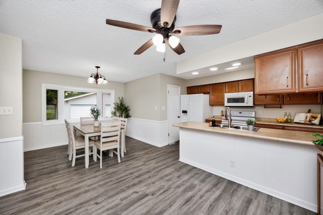 832 12th Street, West Des Moines, IA 50265