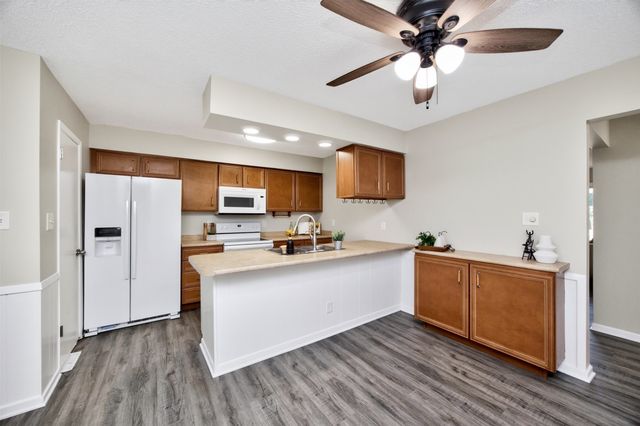 832 12th Street, West Des Moines, IA 50265