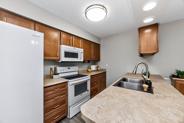 832 12th Street, West Des Moines, IA 50265
