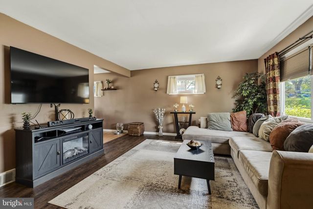 507 CLERMONT DR, Harrisburg, PA 17112