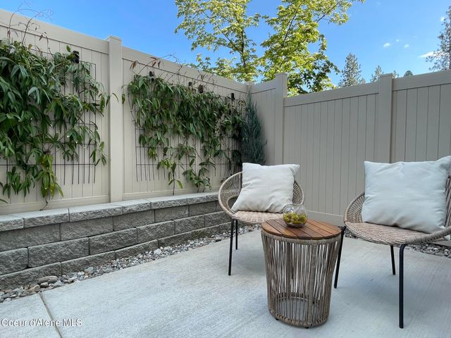 3696 N Torrey Pine LN, Coeur D'alene, ID 83815