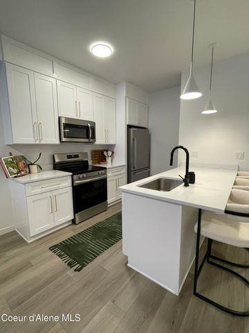 3696 N Torrey Pine LN, Coeur D'alene, ID 83815