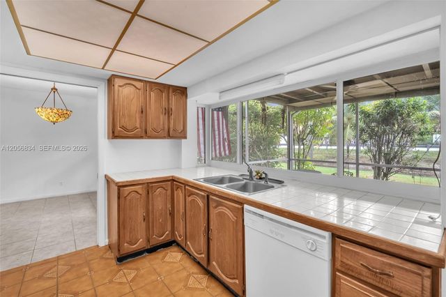 4770 SW 70th Terrace, Davie, FL 33314