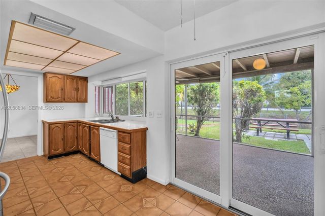 4770 SW 70th Terrace, Davie, FL 33314