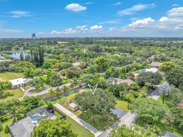 4770 SW 70th Terrace, Davie, FL 33314