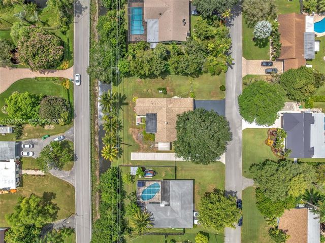 4770 SW 70th Terrace, Davie, FL 33314