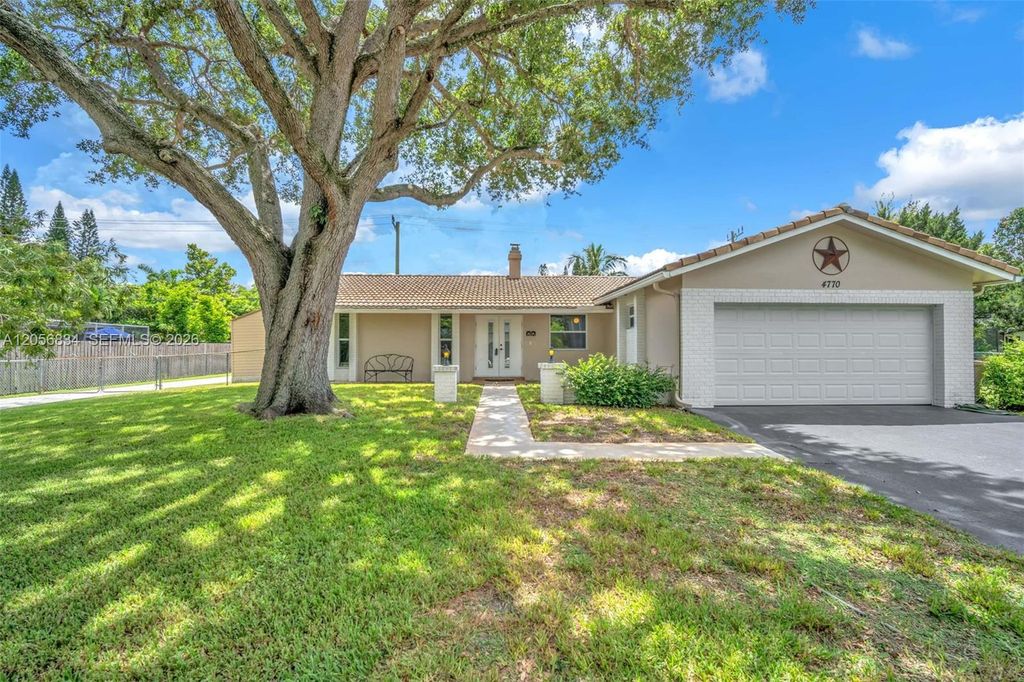 4770 SW 70th Terrace, Davie, FL 33314