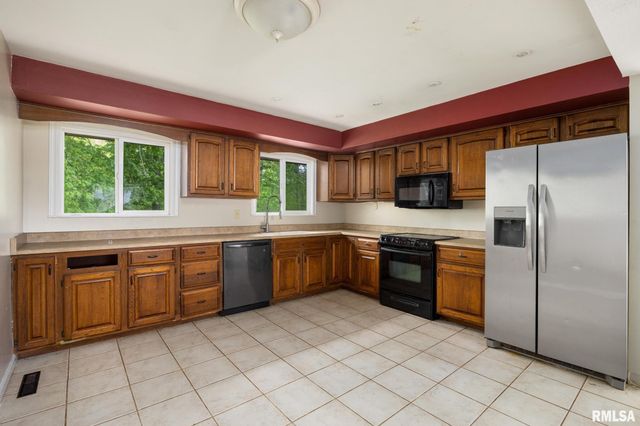 200 CAMPANILE Drive, East Peoria, IL 61611