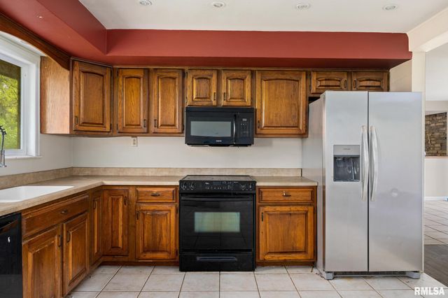 200 CAMPANILE Drive, East Peoria, IL 61611