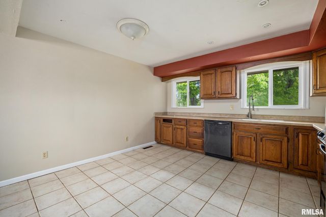 200 CAMPANILE Drive, East Peoria, IL 61611