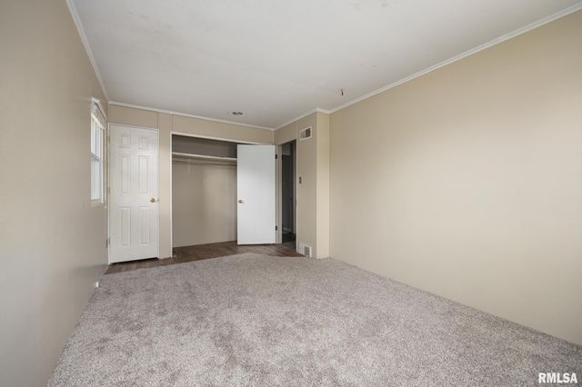 200 CAMPANILE Drive, East Peoria, IL 61611