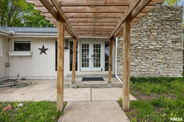 200 CAMPANILE Drive, East Peoria, IL 61611