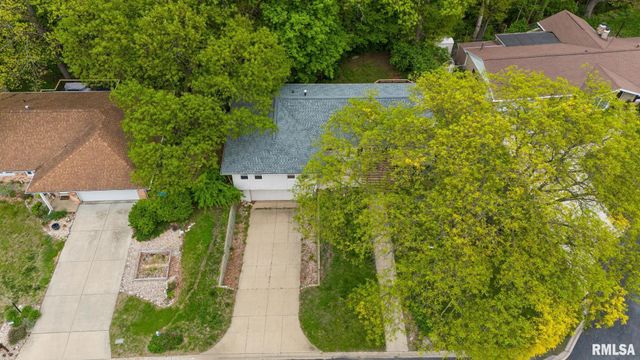 200 CAMPANILE Drive, East Peoria, IL 61611