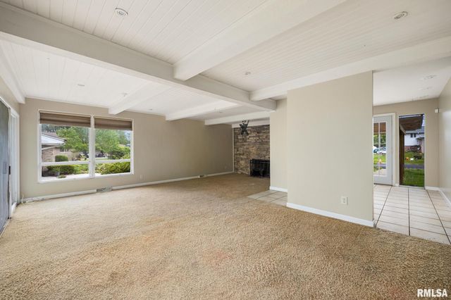 200 CAMPANILE Drive, East Peoria, IL 61611