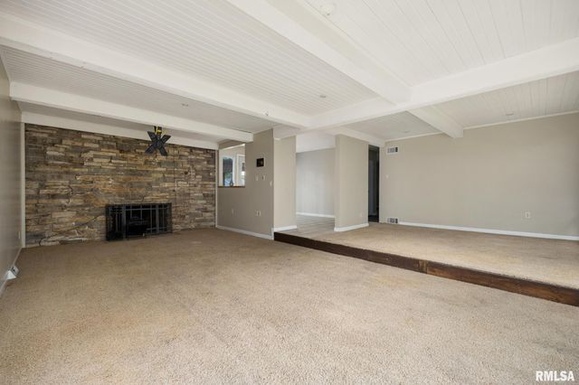 200 CAMPANILE Drive, East Peoria, IL 61611