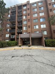 400 Park Avenue 618, Calumet City, IL 60409