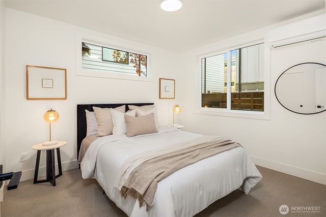 4406 1st Avenue NE, Seattle, WA 98105