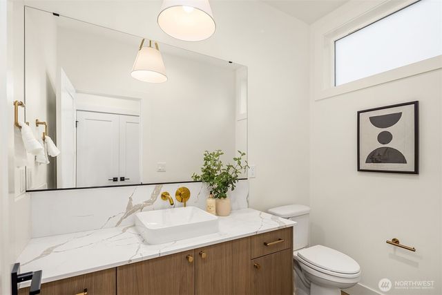 4406 1st Avenue NE, Seattle, WA 98105