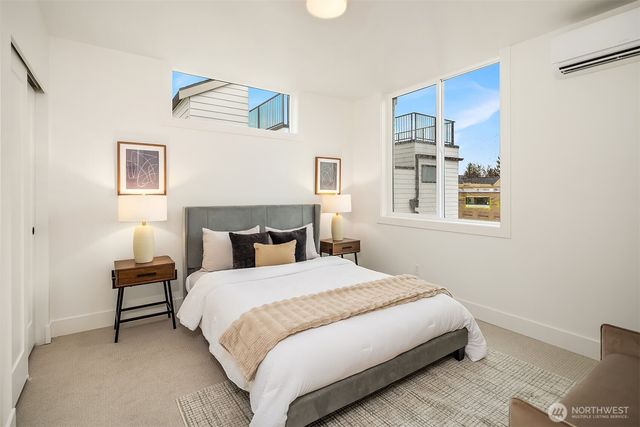 4406 1st Avenue NE, Seattle, WA 98105