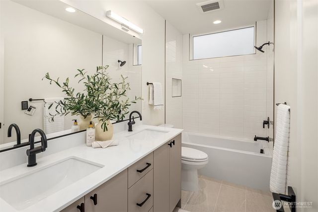 4406 1st Avenue NE, Seattle, WA 98105