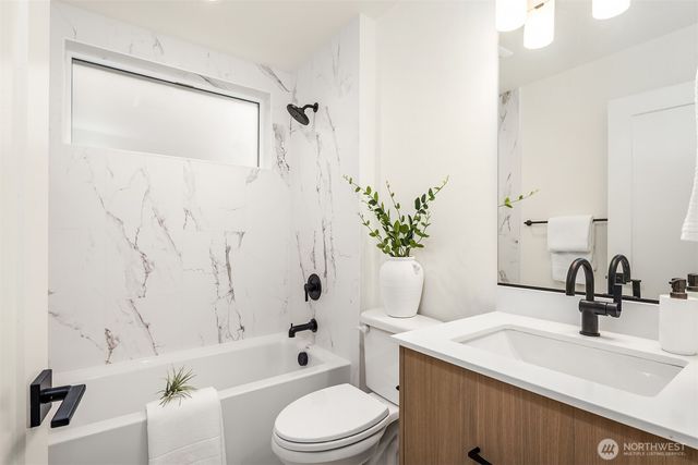 4406 1st Avenue NE, Seattle, WA 98105