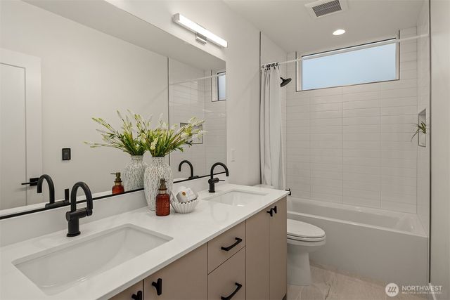 4406 1st Avenue NE, Seattle, WA 98105