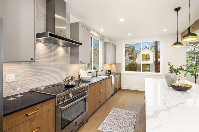 4406 1st Avenue NE, Seattle, WA 98105