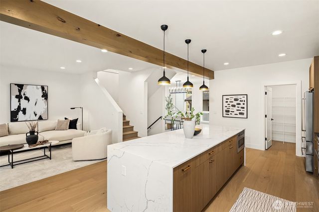 4406 1st Avenue NE, Seattle, WA 98105