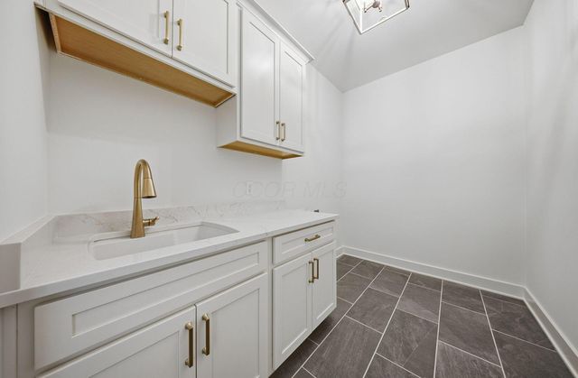 7871 Sparrow Run Drive, Plain City, OH 43064