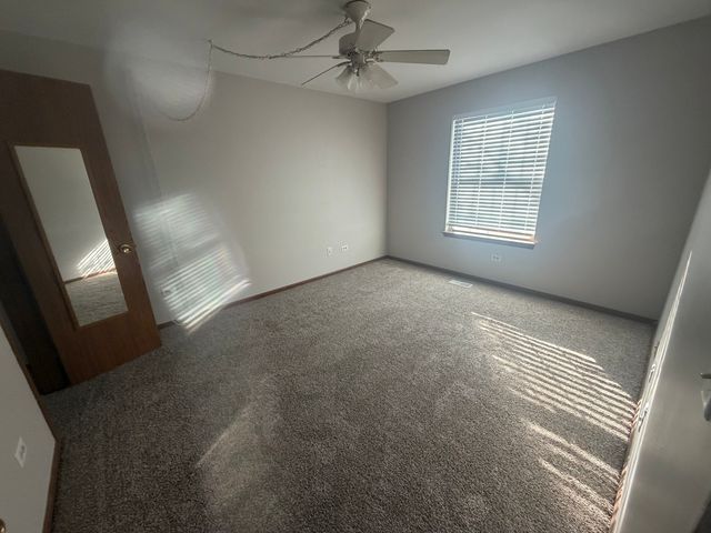 690 GREENFIELD Court B1, Bartlett, IL 60103