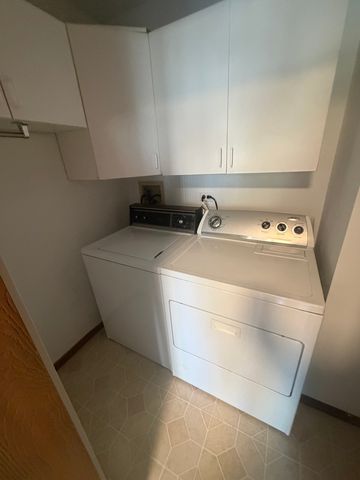 690 GREENFIELD Court B1, Bartlett, IL 60103