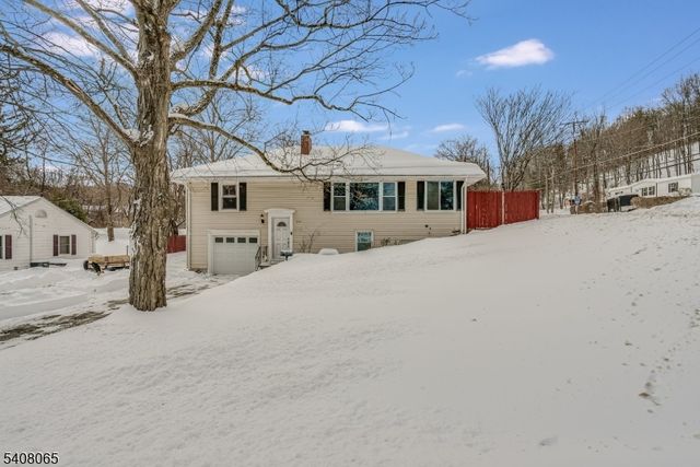 108 Lake Ave, Newton Town, NJ 07860