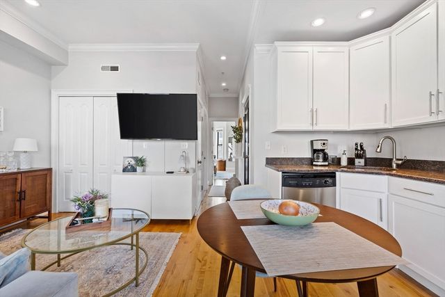 109 N St 3, Boston, MA 02127