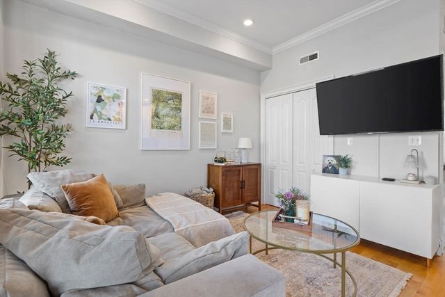 109 N St 3, Boston, MA 02127