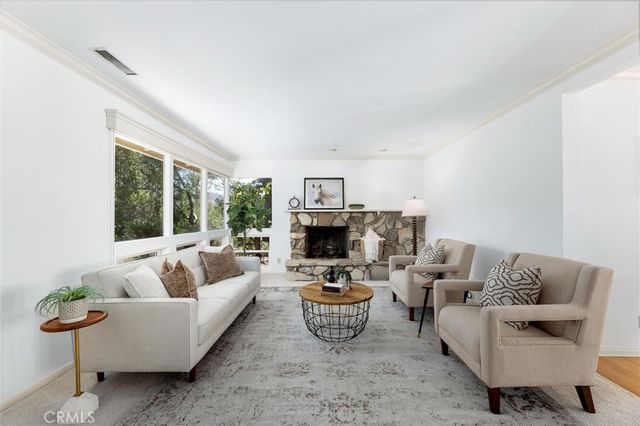 10527 Colebrook Street, Shadow Hills, CA 91040