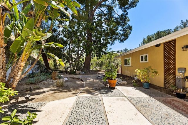10527 Colebrook Street, Shadow Hills, CA 91040