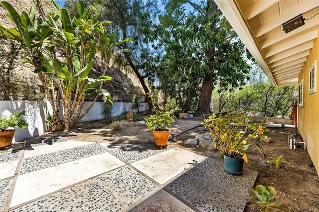 10527 Colebrook Street, Shadow Hills, CA 91040