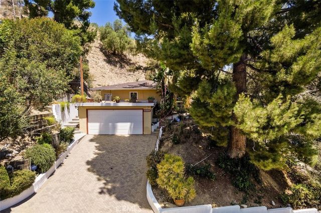 10527 Colebrook Street, Shadow Hills, CA 91040