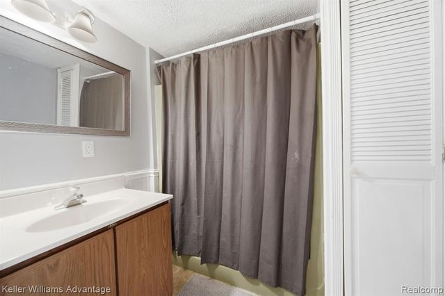 13980 Grandpoint Circle, Cement City, MI 49233