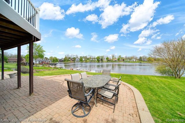 13980 Grandpoint Circle, Cement City, MI 49233