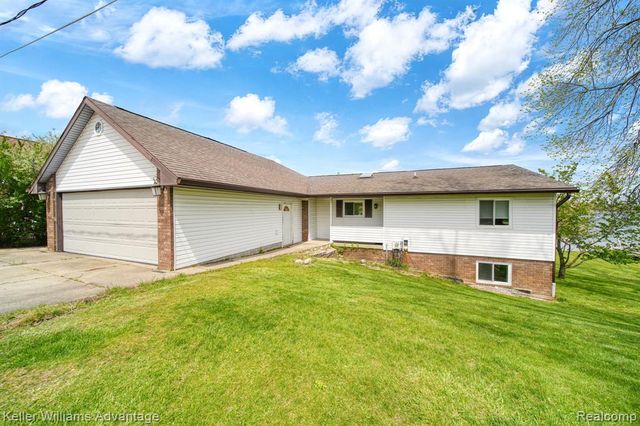 13980 Grandpoint Circle, Cement City, MI 49233