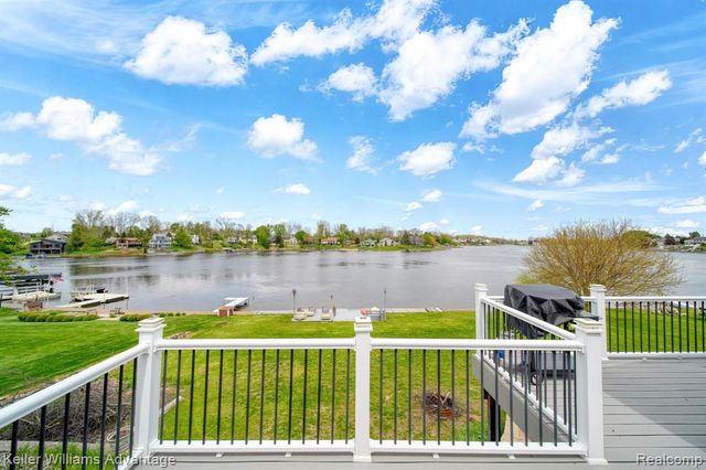 13980 Grandpoint Circle, Cement City, MI 49233