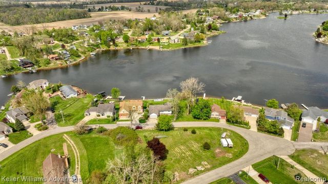 13980 Grandpoint Circle, Cement City, MI 49233