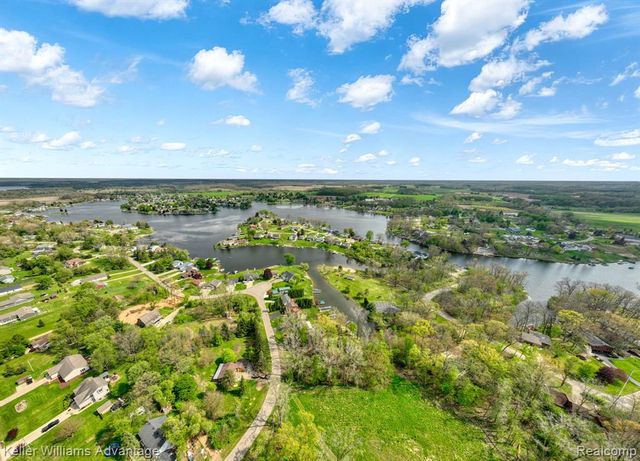13980 Grandpoint Circle, Cement City, MI 49233
