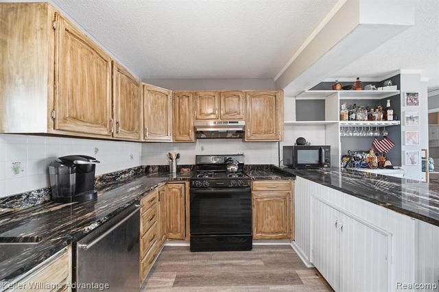 13980 Grandpoint Circle, Cement City, MI 49233